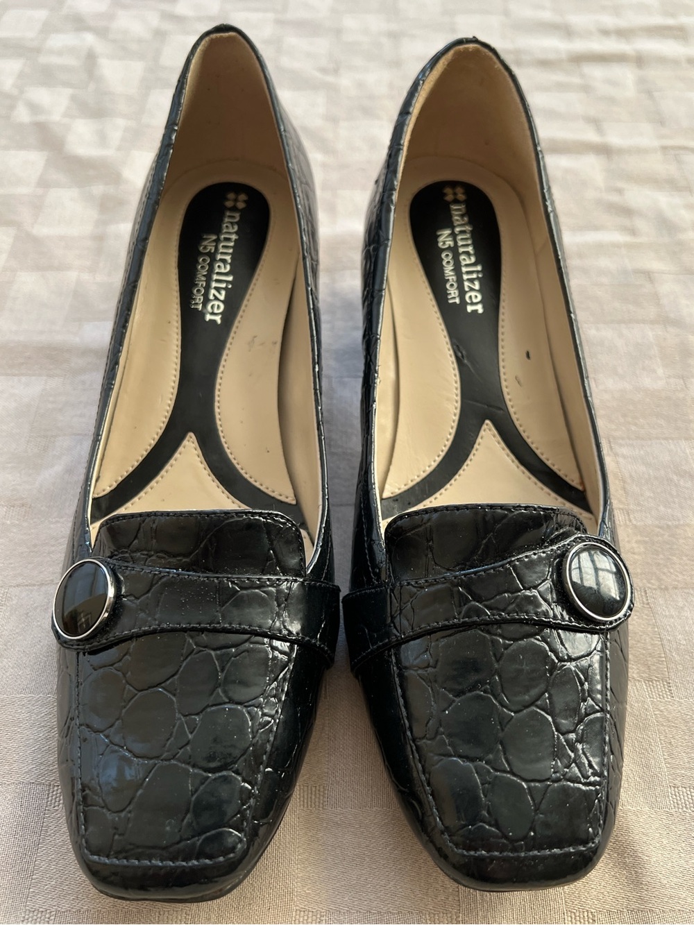 Naturalizer Black Croc-Embossed 1.75” Heels w/ Accent Button, NWOT Size: 6.5
